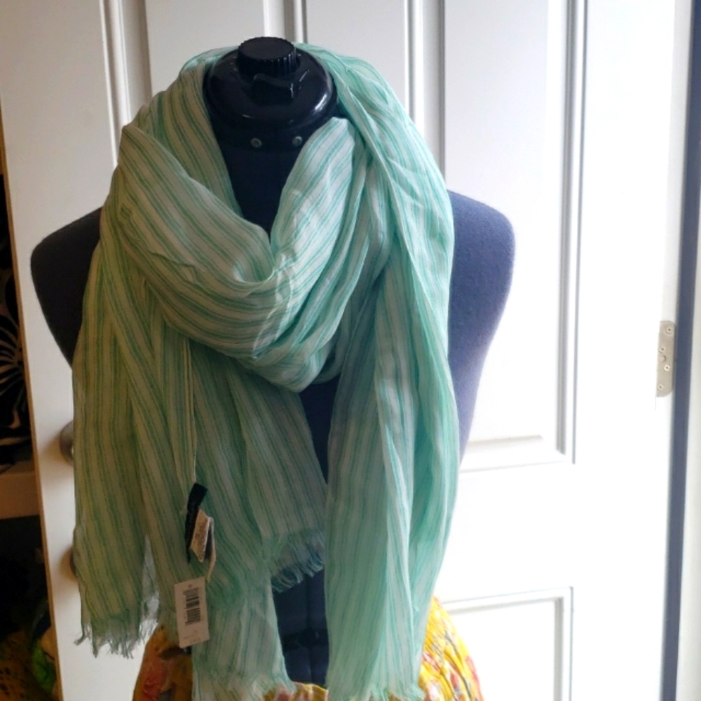 Banana Republic Scarf!πΉ